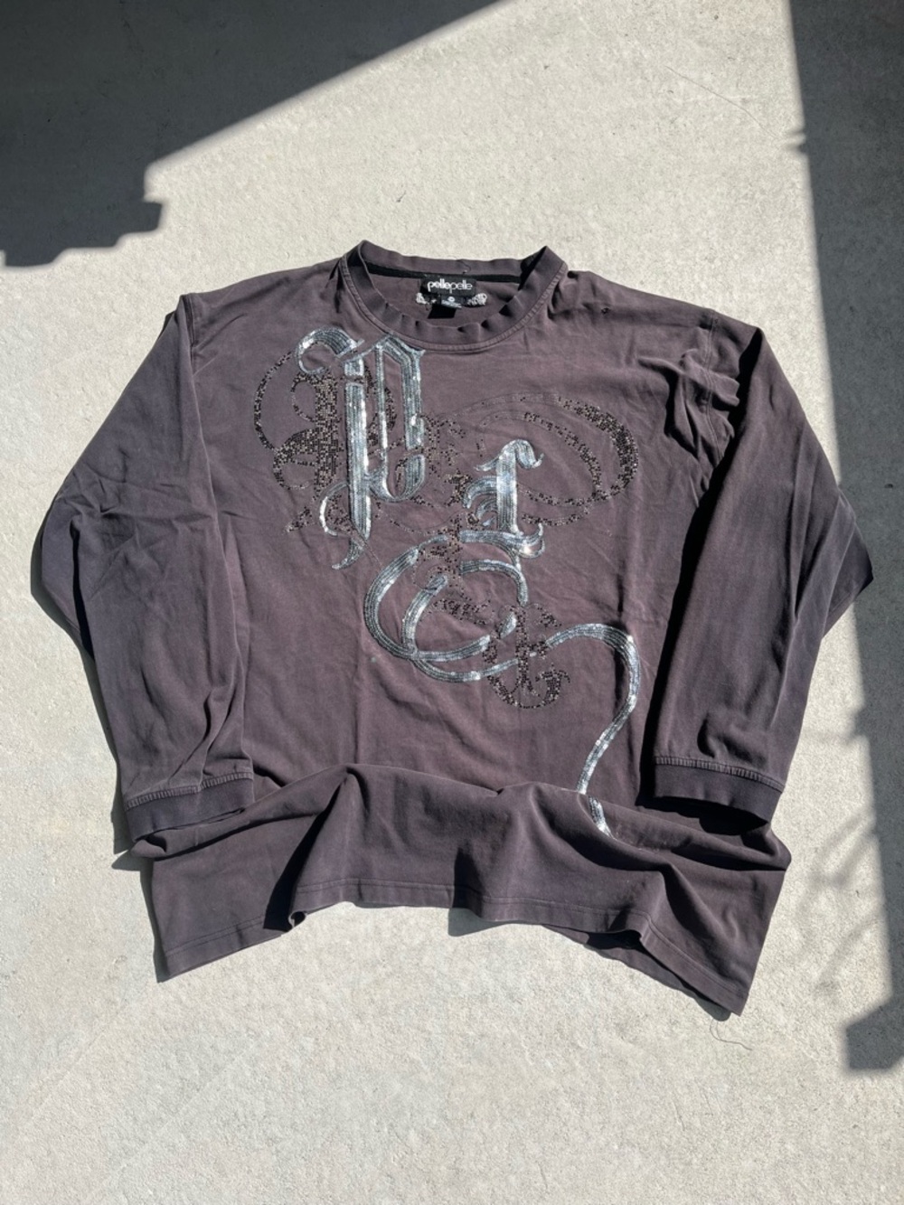 Pelle Pelle Charcoal Gray Graphic Long Sleeve Top